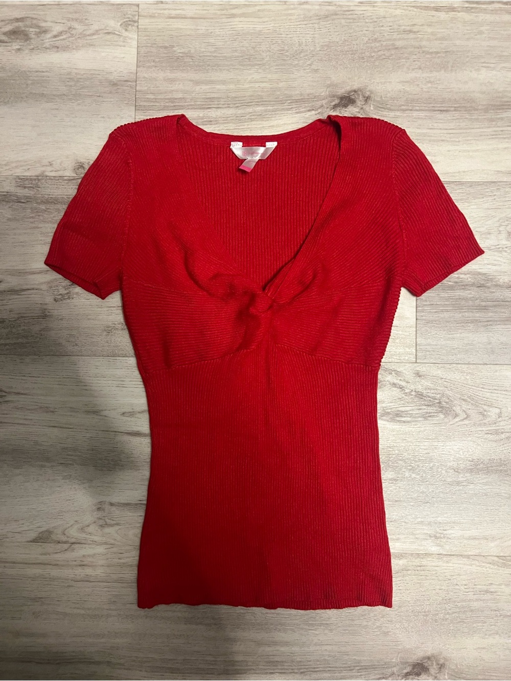 No Boundaries Red Twist-Front Short Sleeve Knit Top